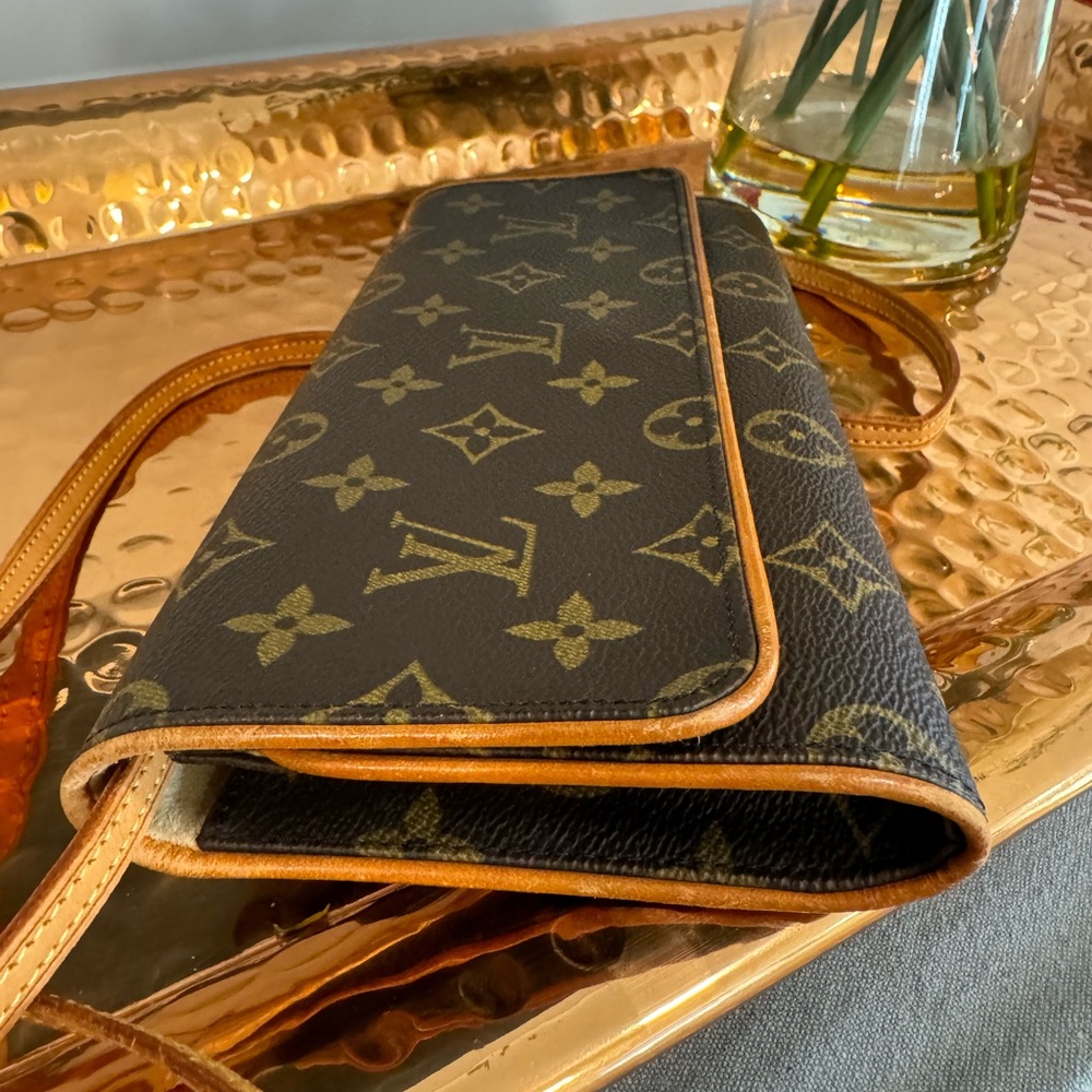 💯Authentic Louis Vuitton Monogram Twin GM Pochette - Picture 3 of 9